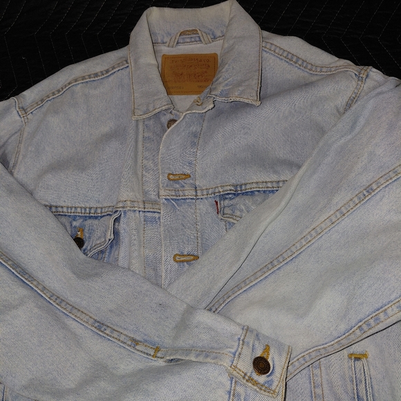 Levi's Classic Stone Washed Denim Jacket - Picture 2 of 7